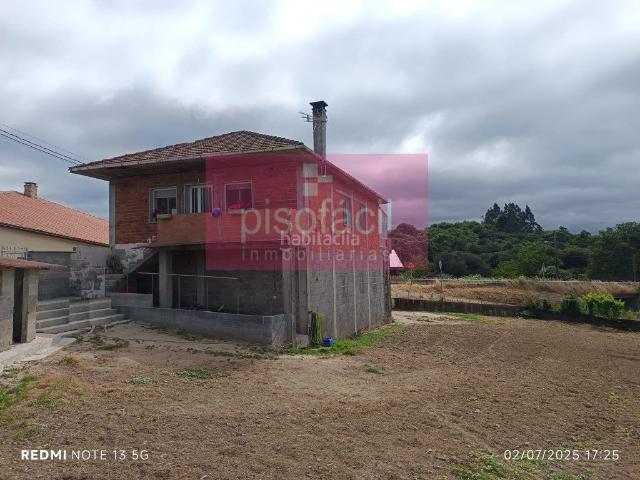 Casa en venta en Monterroso. Casa con finca y garaje cerca de Monterroso. Casas.