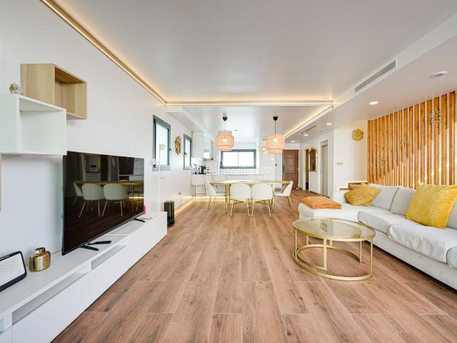 Casa en venta en Montgat. Casa a estrenar en Montgat con vistas al mar frente al Hamelin International School. Casas.