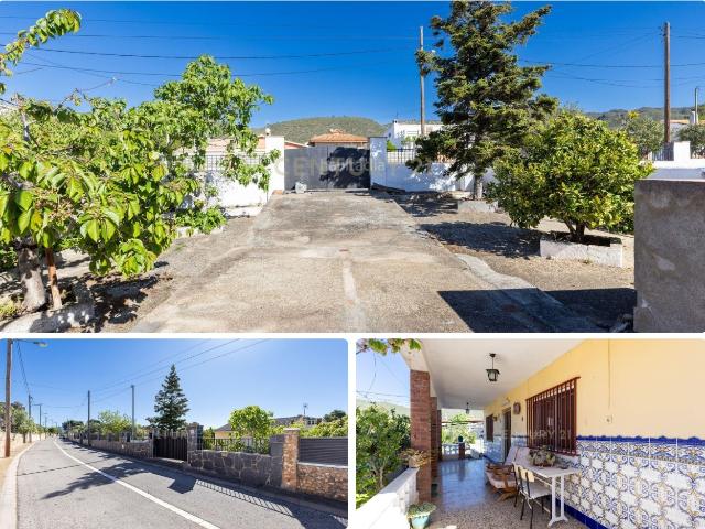 Casa en venta en Montmell El. Casa con dos terrenos edificables en zona asfaltada del Mirador del Penedes !. Casas Montmell.