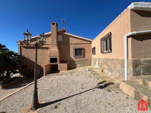 Casa en venta en Montmell El. 65919 Mas Mateu, casa Independiente con gran parcela de 9000m2. Casas Montmell.