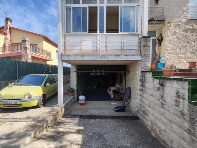 Casa en venta en Montmeló. Casa a 4 vientos de 3 plantas con gran potencial y espacio exterior. Casas.