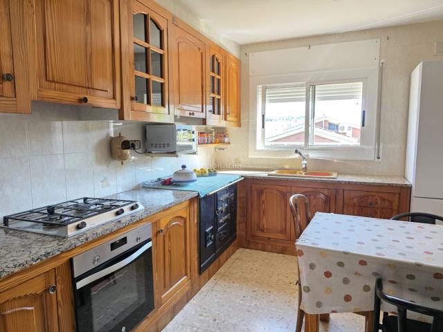 Casa en venta en Montornès del Vallès. CASA INDEPENDIENTE CON GRAN PARCELA DE 820 m² Y MÚLTIPLES POSIBILIDADES EN EL BARRIO DEL CASTILLO DE MONTORNÈS. Casas Montornès del.