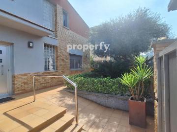 Casa en venta en Montornès del Vallès. Exclusiva casa con piscina, jardín y 2 viviendas independientes en Montornès del Vallès. Casas Montornès del.