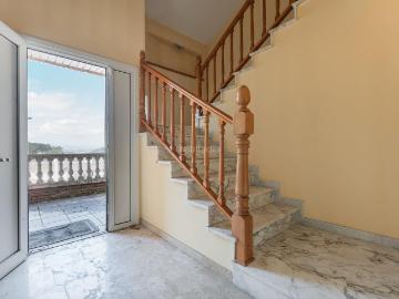 Casa en venta en Montornès del Vallès. Espectacular casa a cuatro vientos con jardín en Montornès. Casas Montornès del.