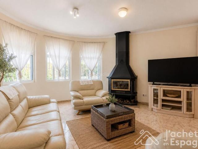 Casa en venta en Montroi Montroy. Villa de excepción con piscina. Casas Montroi.
