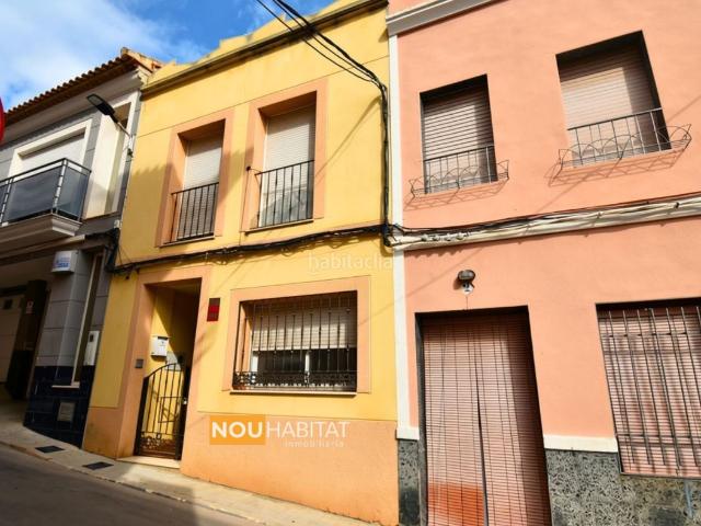 Casa en venta en Montroi Montroy. INMUEBLE EN PROCESO COMERCIAL DE VENTA FLASH EN FORMA DE PUJA !. Casas Montroi.