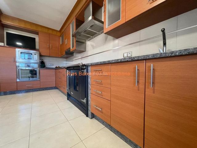 Casa en venta en Mos. REF 4204 PISO DE CASA 4 DORM. CASA A REFORMAR TERRENO 3780m2 CON PISCINA MOS. Casas.