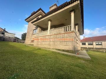 Casa en venta en Mos. REF 7057 CHALET DE PIEDRA 5 DORM. CON 1.207 M2 DE JARDÍN EN PUXEIROS MOS. Casas.