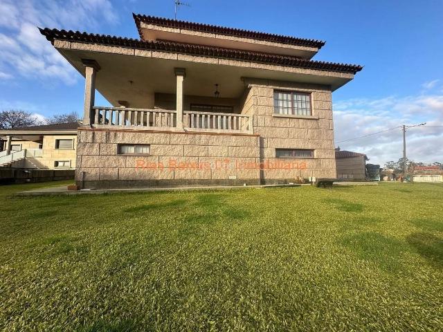 Casa en venta en Mos. REF 7057 CHALET DE PIEDRA 5 DORM. CON 1.207 M2 DE JARDÍN EN PUXEIROS MOS. Casas.