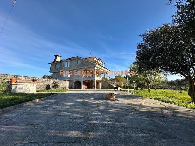 Casa en venta en Mos. REF 7066 CHALET 6 DORM. CON AMPLIA PARCELA DE 2838m2 MOS. Casas.