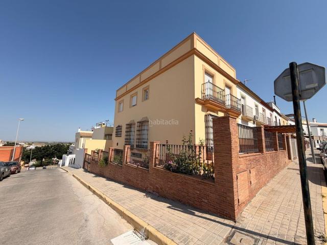 Casa en venta en Morón de la Frontera. MAGNIFICA CASA EN ZONA VICTORIA! CALLE MIGUEL HERNANDEZ!. Casas Morón de la.