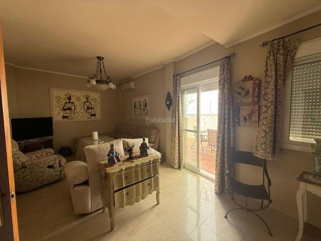 Casa en venta en Morón de la Frontera. Amplia Propiedad de Tres Niveles con Cochera y Patio en calle Luis Daoiz!. Casas Morón de la.