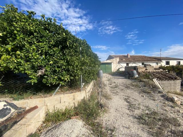 Casa en venta en Moratalla. Panorámicas de ensueño y alma rural tu refugio entre almendros y olivos centenarios. Casas.