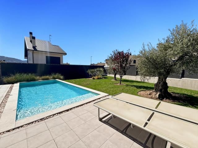 Casa pareada en venta en Moralzarzal, Colegios. Casas pareadas.