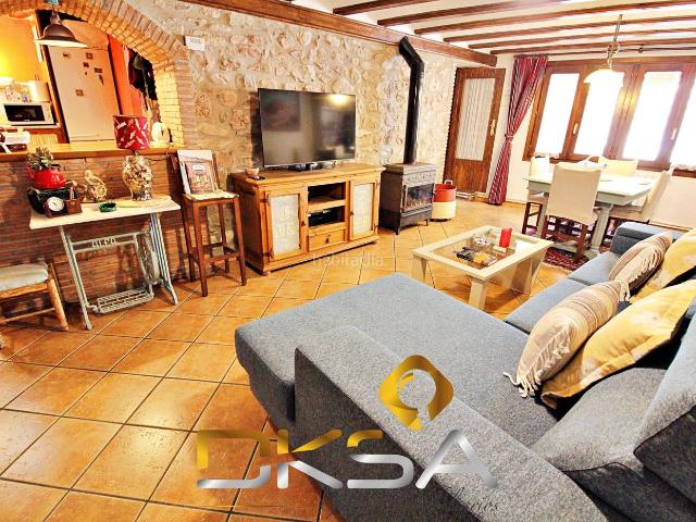 Casa en venta en Morella. CHIMENEA, TERRAZA Y BARBACOA EN PLENO ELS PORTS AQUÍ SE VIENE A DESCONECTAR. Casas.