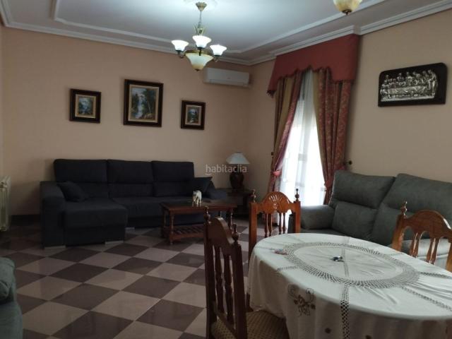 Casa en venta en Moriles. Amplia casa en Moriles con 251 m² construidos, garaje, 4 dormitorios, 3 baños y libre de cargas. Casas.