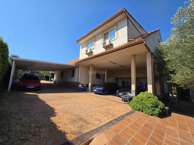 Casa en venta en Nuevo Baztán, Eurovillas. chalet reformado con piscina de 6 habitaciones a 45 minutos de Madrid. Casas Nuevo.
