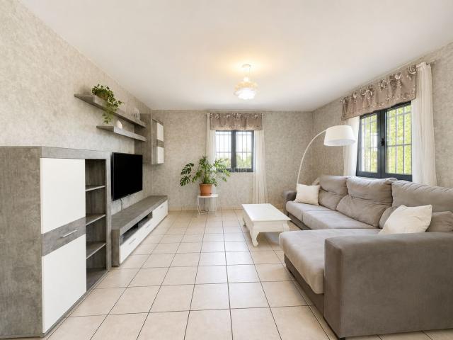 Casa en venta en Nuevo Baztán, Nuevo Baztán Pueblo. Inmobiliaria Tagonia presenta en exclusiva este magnífico chalet independiente situado en la urbanización Monteacevedo. Casas Nuevo.