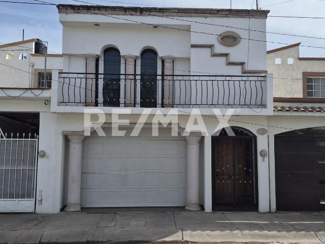 Casa en Venta en Nuevo Durango en Avenida Principal