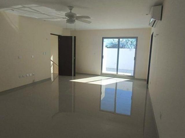 Casa en venta en Nuevo Yucatán, Mérida HI2604469