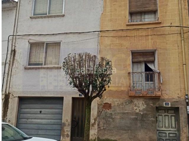 Casa en venta en Nájera. Casa 6 habitaciones, Triplex Venta Nájera. Casas.