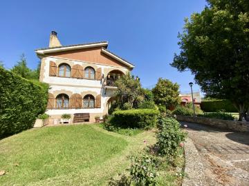 Casa en venta en Nalda. OPORTUNIDAD ÚNICA! Espectacular Finca con Chalet Independiente. Casas.