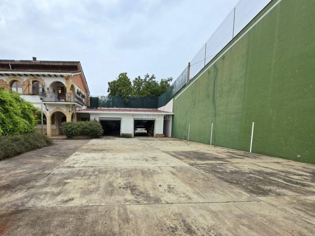 Casa en venta en Nalda. Se presenta una magnífica oportunidad para aquellos que buscan una vivienda espectacular en un entorno idílico. Esta impresionante. Casas.