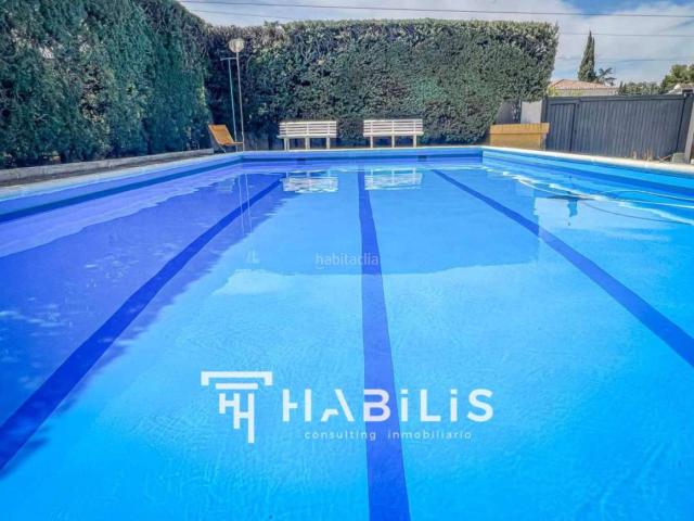 Casa en venta en Nambroca. HABILIS Inmobiliaria de Toledo, Vende chalet totalmente independiente, ubicado en una parcela de más de 1200 metros, lo que signif. Casas.