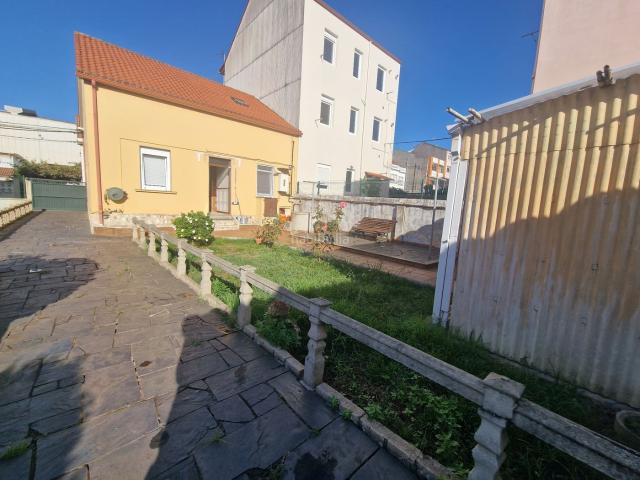 Casa en venta en Narón, O Feal Xubia. CASA EN EL CENTRO DE NARON. Casas.