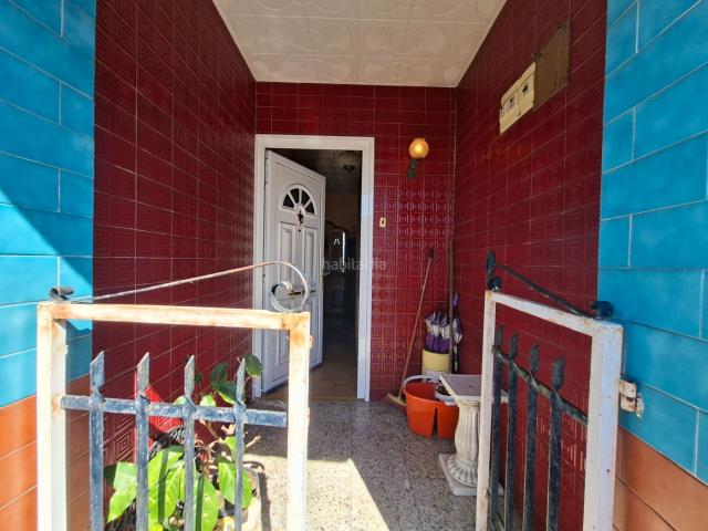 Casa en venta en Narón, Piñeiros Freixeiro. Casa independiente con parcela de 371 m², jardín, buhardilla y bodegas. Casas.