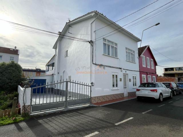 Casa en venta en Narón, Piñeiros Freixeiro. Casas.