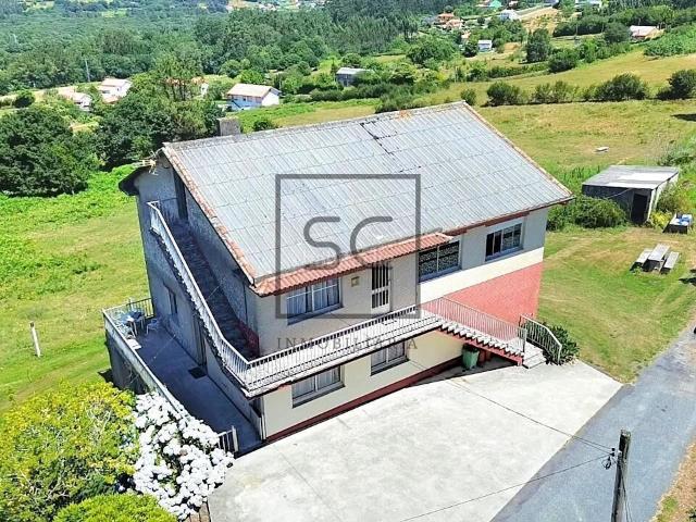 Casa en venta en Narón, Sedes Pedroso Doso. Casa independiente con dos viviendas y finca en Doso, Narón. Casas.