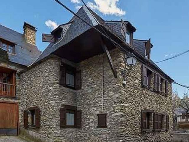 Chalet en venta en Naut Aran, de 210 m² 4 habitaciones por 690.000