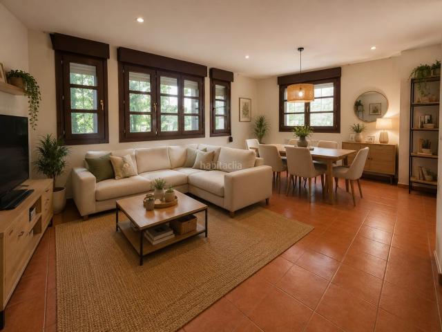 Casa en venta en Nava. GRUPO DUARTE INMOBILIARIA TORAL Vende preciosa casa independiente, en la urbanización el pueblo Asturiano de nava. Casas.