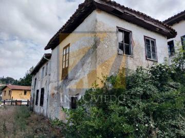 Casa en venta en Nava. SE VENDE CASA EN NAVA CON TERRENO PARA REFORMAR. Casas.
