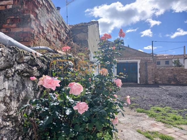 Casa en venta en Navafría. ESTUPENDA CASA en NAVAFRIA SEGOVIA con AMPLIA PARCELA. Casas.