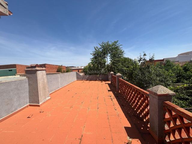 Casa en venta en Navahermosa. Amplia vivienda con garaje, patio y pozo propio en Navahermosa. Casas.