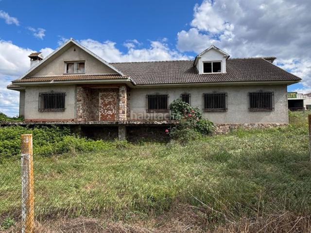 Casa en venta en Navahermosa. Gran oportunidad de inversión con múltiples posibilidades. Casas.