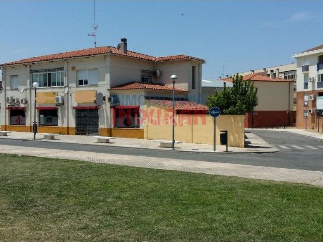Casa en venta en Navalmoral de la Mata. Casa y barrestaurante en carretera MadridLisboa. Casas Navalmoral de la.