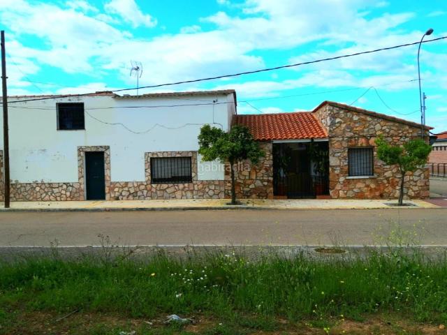 Casa en venta en Navalvillar de Pela. Buena posición. Casas Navalvillar de.