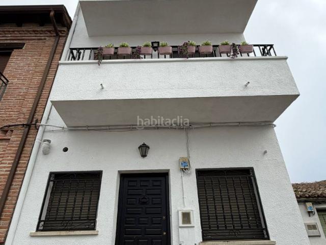 Casa en venta en Navamorcuende. NAVAMORCUENDE. CASA de 4 Dormitorios, Salón, Cocina, 2 Baños completos y Terraza. REFORMADO. AMUEBLADO. Casas.