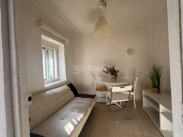 Casa en venta en Navas del Rey. Casa baja de pueblo en pleno centro de Navas del Rey para reformar. Su ubicación es estupenda, cercana a todos los servicios. Casas Navas del.