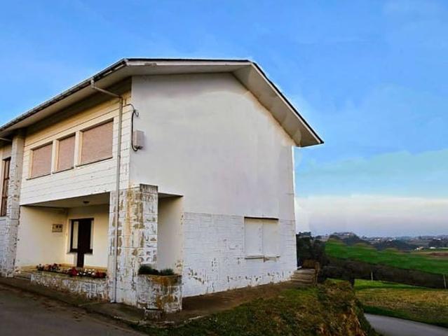 Casa en venta en Navia, Asturias Costa Verde