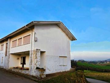 Casa en venta en Navia. Casas.