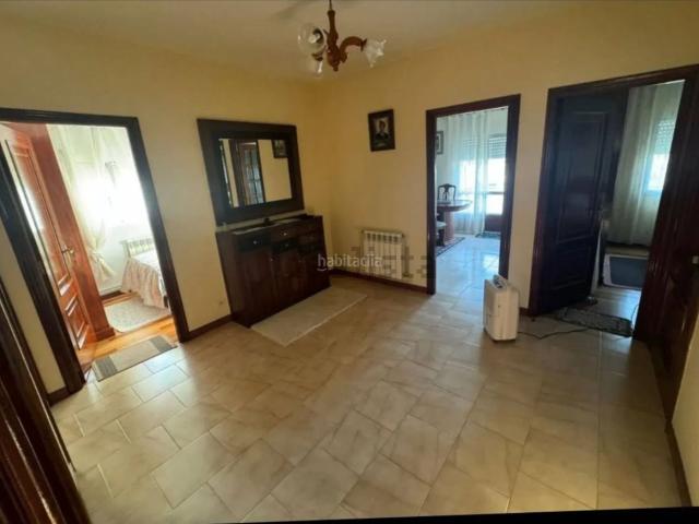 Casa en venta en Negreira. Gran oportunidad! Se vende casa con finca lista para entrar a vivir. 320 m2 construidos distribuidos en dos plantas con 3 habita. Casas.