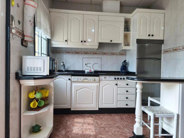 Casa en venta en Neda. Bajo vivienda, con finca y aparcamiento en Neda. Casas.