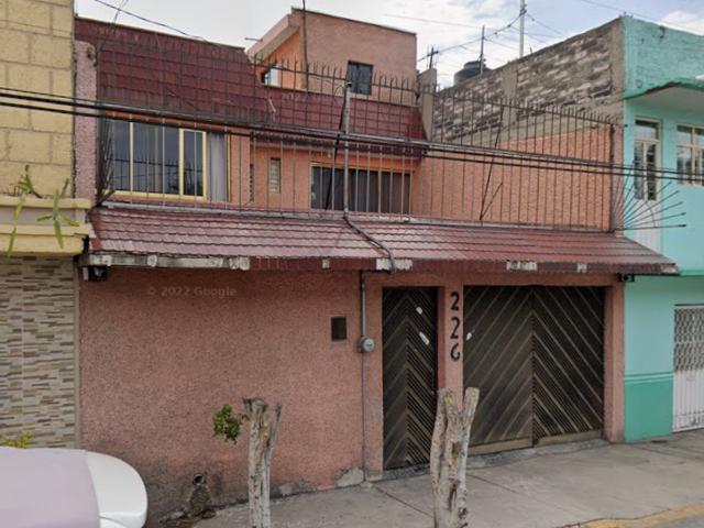 Casa en Venta en Nezahualcóyotl, Ubicación Estratégica en Esperanza