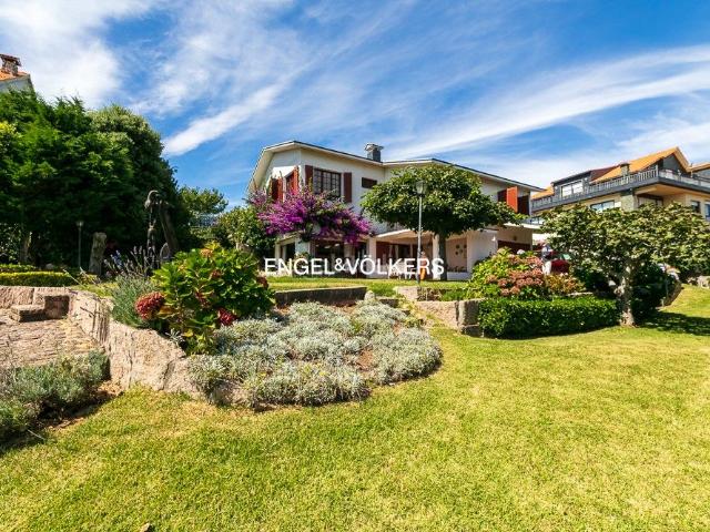 Casa en venta en Nigrán, Panxón. Inmejorables vistas con total privacidad en Monteferro. Casas.