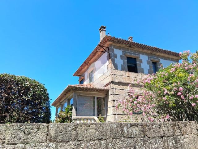 Casa en venta en Nigrán, San Pedro da Ramallosa. Exclusiva Casa Señorial junto al Mar 5 Dormitorios de Ensueño Descubra esta magnífica residencia señorial ubicada a escasos pasos. Casas.