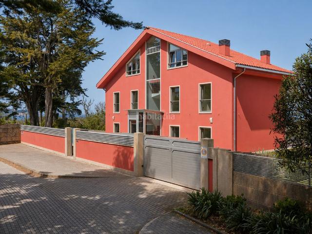 Casa en venta en Nigrán, San Pedro da Ramallosa. Vivienda unifamiliar con vistas al mar en Nigrán. Casas.